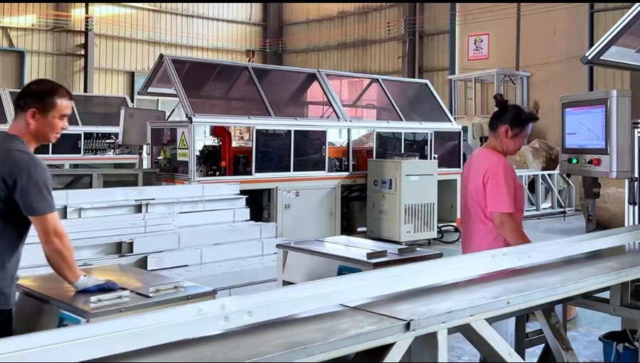 輕鋼別墅輕鋼龍骨機(jī)器價(jià)格